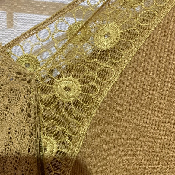 Free people shirt with awesome detailing V-neck. It is a high low size large. - Picture 8 of 10